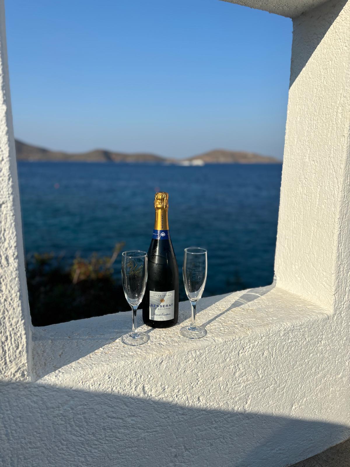 Champagne with a sea view in Crete